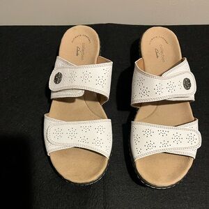 Clarks Sandals Women Size 9.5 White Leather Slides Comfort